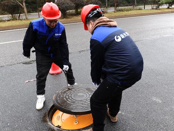 智能电子锁井盖:构建安全的智慧城市基础设施 智能电子锁井盖:构建安全的智慧城市基础设施