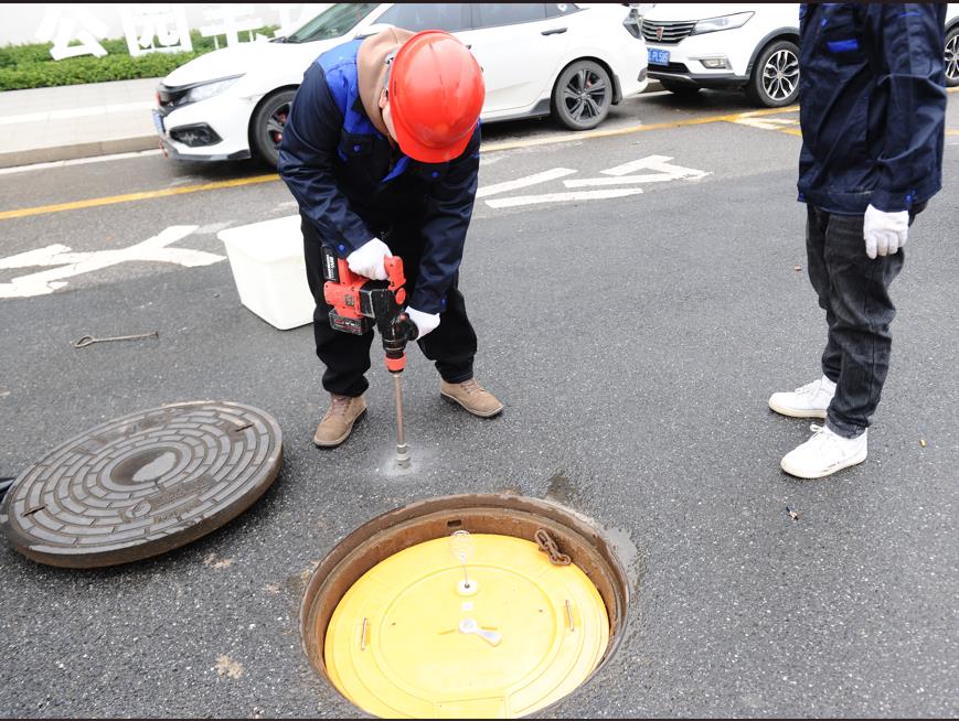 给窨井盖加装智能监测感应设备,让城市管理“井井有条”! 给窨井盖加装智能监测感应设备,让城市管理“井井有条”!